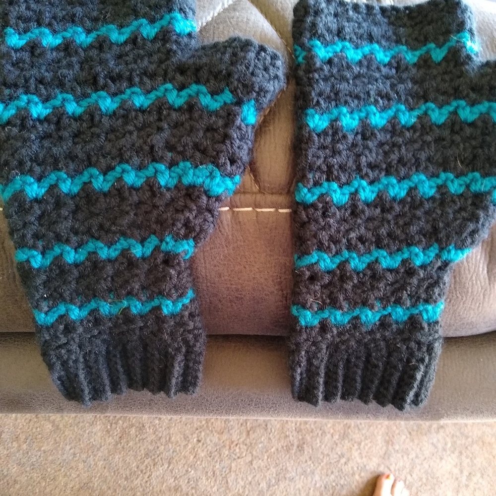 Hand Knit Hand/Wrist Warmers